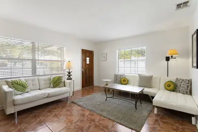 Image de Book Now Summer Dates Available! Comfortable Private Apt. in Exciting St. Pete