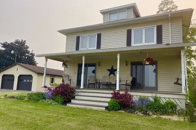 Image de Gorgeous Farmhouse with lake view