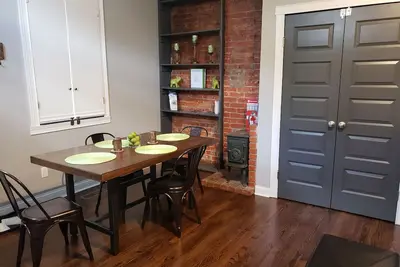 Image de Fresh Modern Industrial Split Level Apartment