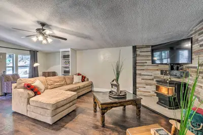 Image de Relaxing Lincoln Forest Retreat w\/ Wraparound Deck