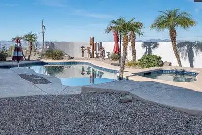 Image de Beautiful Lake Havasu Pool Home in quiet neighborhood w/ Mountain & Lake Views!