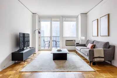Image de Modern Midtown 1br w/ Doorman, walk to Rockefeller Plaza, by Blueground