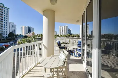 Image de Beachfront condo w/ free beach service! 🌺☀