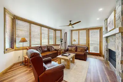 Image de Massive Ski-In/Ski-Out Condo w/Shared Pool, Hot Tubs, Firepit, and Free WiFi