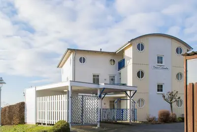 Image de Vacation apartment with lake view - In the Villa Columba in Sellin