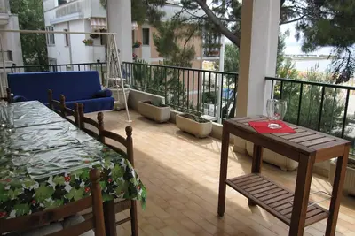 Image de Appartement vue mer avec terrasse inoubliable! -Beahost
