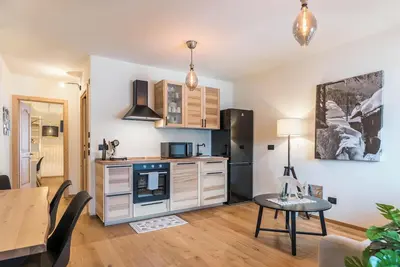 Image de Bel appartement \"Wellness Lodge Diletta\" avec vue sur le lac, balcon, bain à remous et sauna