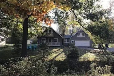 Image de Beautiful 5-bedroom cottage across from Bass Lake