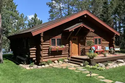Image de Charming Log Cabin with dock space for your boat on Crosslake