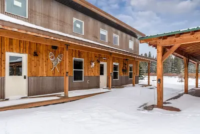 Image de Guest house in Lazy Acres 6 minutes from Yellowstone- Bunkhouse