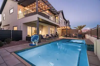 Image de O-62| Gorgeous Poolhouse! Private Pool * Hot Tub * Fire Pit * Ping Pong
