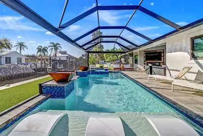 Image de Modern Cottage Home with Pool and Spa-Minutes from Beaches  & Downtown Bonita.