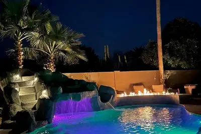 Image de Amazing pool, huge hot tub, and resort-like backyard