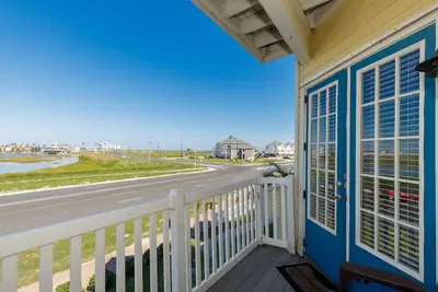 Image de Comfort, Convenience, and Charm- Just Steps from Whitecap Beach