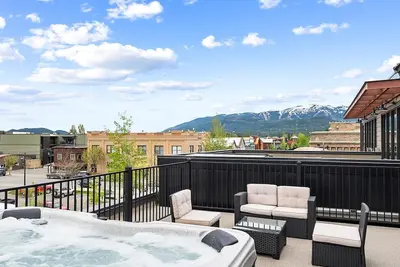 Image de Chic Downtown Whitefish Condo with Private Hot Tub