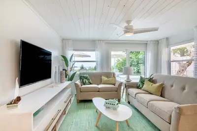 Image de Sailfish Gulf Suites #2, Beachfront, Steps to the Sand