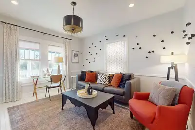 Image de Historic downtown cottage with high-speed WiFi and central Ac - dogs okay