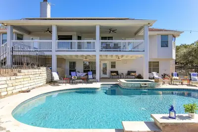 Image de Stylish Luxury Retreat Near Austin: Perfect for Weekend Getaways w/ Sunset Views