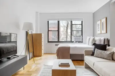 Image de Charming West Village Studio Oasis w/ Doorman, Gym by Blueground