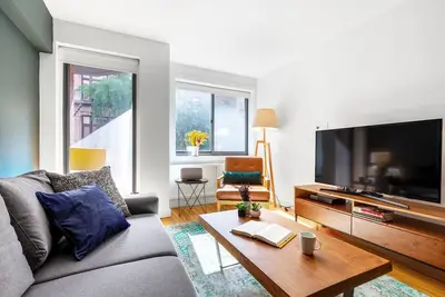 Image de Light-filled Chelsea 1br w/ Balcony, Gym, Doorman by Blueground