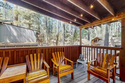 Image de Ideally Located Cabin Near Skiing & Hiking w/ Wood Stove & Full Kitchen