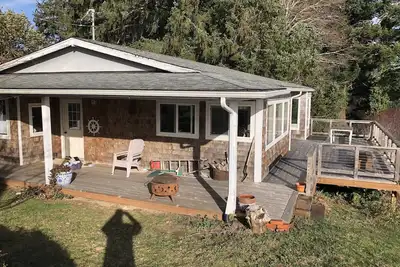 Image de Cute Bayfront cottage w/ stairs to water. Breathtaking views & wildlife viewing!