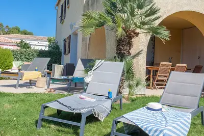 location de vacances Olivier jardin privatif  et piscine chauffée partagée