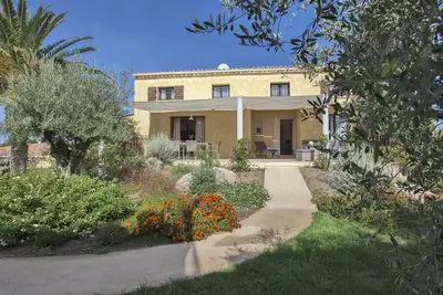 Appartement de vacances Arbousier  à Calvi piscine chauffée partagée bbq