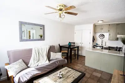 Image de 🌟 Central Automobile Alley 🌟 Walkable80 🌟 Wifi 🌟
