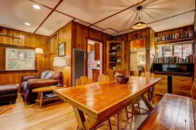Image de Historic Forested Cabin with Great Mountain Views