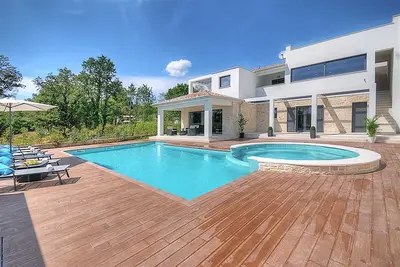 Villa Dahlia Belle with Pool