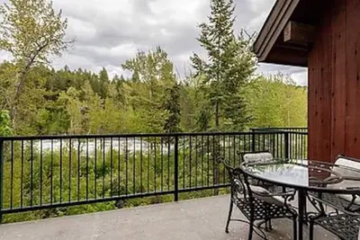 Image de Beautiful Loft Condo in the Heart of Bigfork on the Swan River