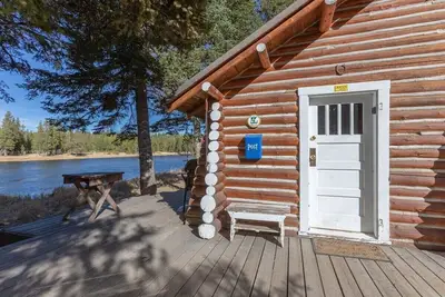 Image de Riverside Cabin - Fishing steps from yard! Views!