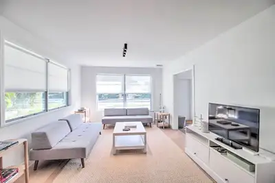 Image de Breezy Coastal Retreat w/ Yard, 3 Mi to Palm Beach