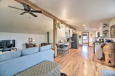 Image de Lovely Barn Loft w/ Mountain Views on Horse Estate