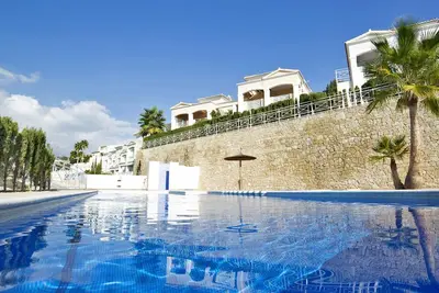 Image de Merveilleuse maison de vacances privée avec piscine, climatisation, Tv, terrasse et parking
