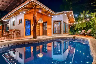 Image de Tropical Oasis, Steps From Beach, Cafés, Shops. Private Pool. Walk Everywhere.