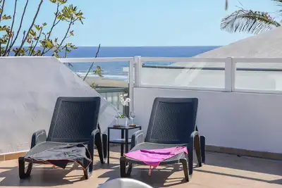 Image de Appartement de front de mer \"Casa Conchita\" avec vue sur la mer, piscine et terrasse partagées