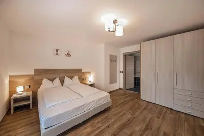 Image de Appartement \"Vacanze Arcobaleno - Viola\" avec vue sur montagne, sauna et bain à remous