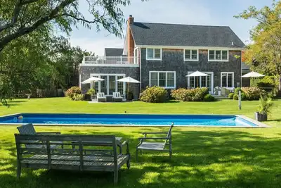 Image de Elegant Hamptons Retreat W/ Private Pool, Serene Setting, On Quiet Street, . . .