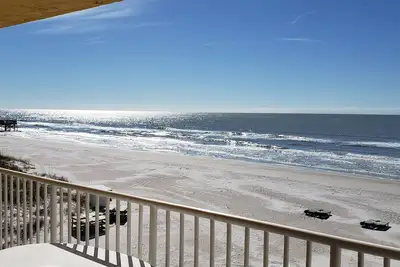 Image de 180 degree direct Beachfront view - Can't get closer to the beach!
