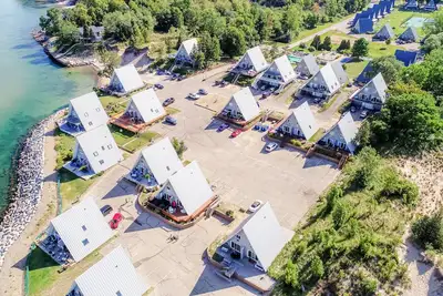 Image de Gorgeous Lake Michigan Views: Completely Remodeled and Steps from the Beach!