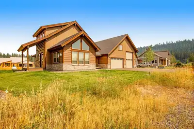 Image de Beautiful Family & Dog-Friendly Home w/ Spacious Layout and Private Hot Tub