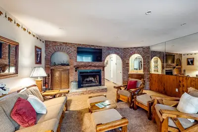 Image de Spacious Retreat Near the Mountain & Lake with Grill & Full Kitchen