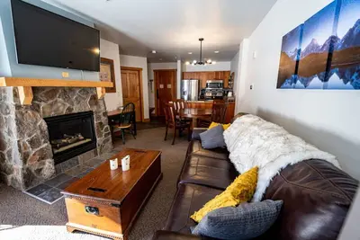 Image de Modern Ski In/Out Condo W/Fireplace And Patio