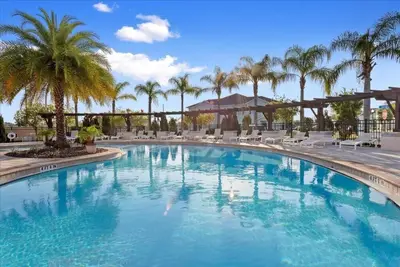 Image de 4 Bedrooms / 3 Bathrooms / West Lucaya (3214 Gl)