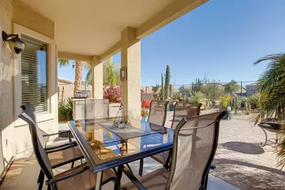 Image de Sunny San Tan Valley Home w/ Grill on Golf Course!