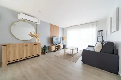 Image de Pretty studio with terrace between sea and forest