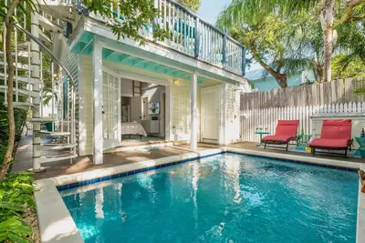 Image de **Sugarpoppy Cottage** Cozy Cottage \/ Private Pool + Last Key Services
