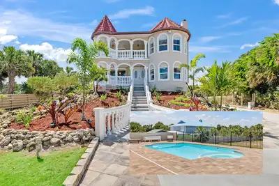 Image de Castle, 2 mstrs, Pvt Pickleball, htd Pool/Spa, mini-golf, fish, dock, ping pong